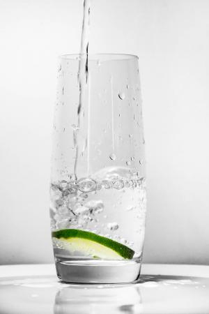 水玻璃, 绿色柠檬, 水, 玻璃, 饮料, 新鲜, 玻璃杯水