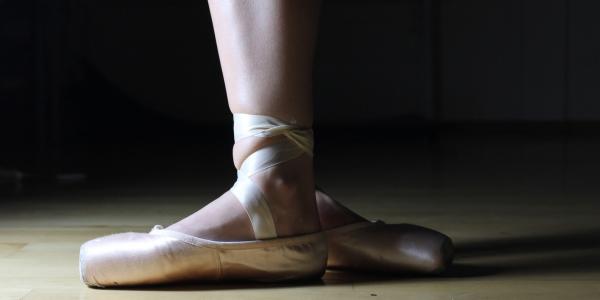 芭蕾舞团, 芭蕾舞鞋, 芭蕾舞女演员, 舞蹈, 性能, 脚, 恩典