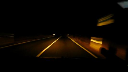 夜间乘车, 道路, 黑暗, 晚上, 黑暗, 聚光灯下, 亮