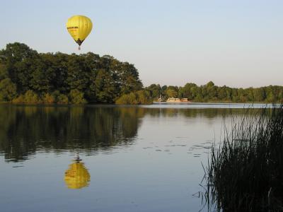 热气球旅行, 钻孔栎, 钻孔霍尔默湖, 水的倒影, 热气球, 自然