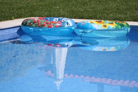 游泳池, 浮在水面上, 草坪, 玩具