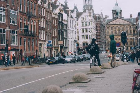 人, 黑色, 连帽衫, 夹克, 自行车, 旁边, 男子