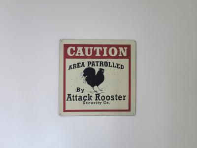 攻击公鸡, 当心标志, 警告