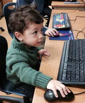 小男孩, 小技师, 男孩与计算机, 科技, 计算机, 教学, 儿童