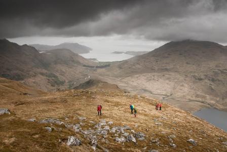 集团, 人, 山, 多云, 天气, 苏格兰, 徒步旅行者