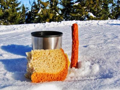 顿饭, 膳食在山, 面包, kabanos, 茶, 冬天, 山脉