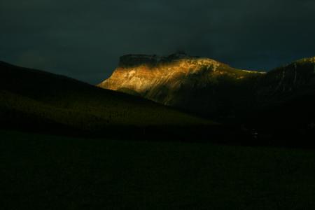 棕色, 岩石, 山, 光, 黑暗的山, 山顶上, 风景