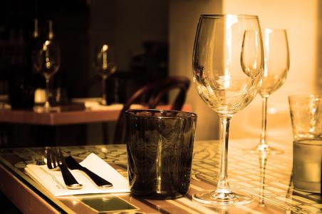 表, 餐厅, 家具, 玻璃, 葡萄酒, 饮料, 餐具