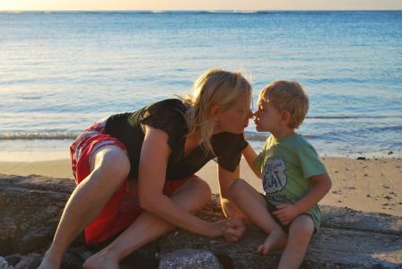 儿子, 母亲, 爱, 海滩, 坐, 在一起, 鼻子