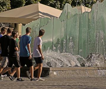 喷泉, 水, 流动的水, 弗罗茨瓦夫喷泉, 热, 下午, 人