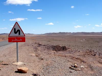 摩洛哥, 石沙漠, 道路, 沙漠, 路牌, 有趣