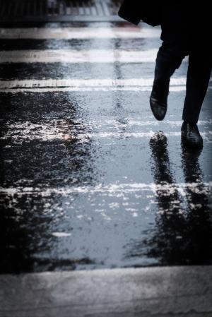 人, 行走, 雨, 湿法, 道路, 街道, 水