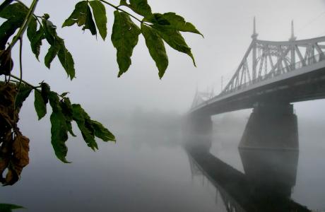 那座旧桥, 尔, 雾, 空中透视