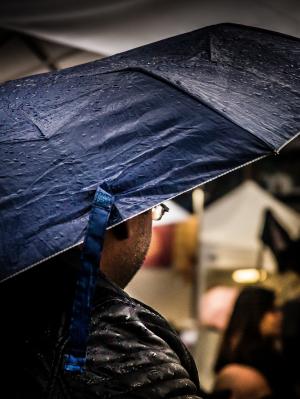 人, 男子, 湿法, 水, 滴眼液, 雨, 雨伞