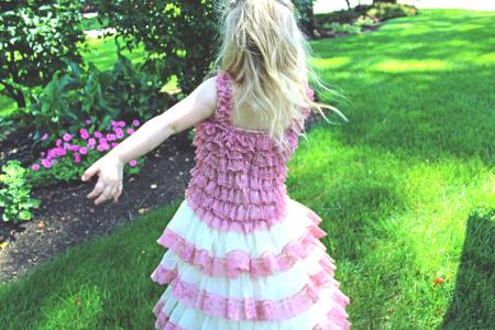 女孩, 粉色, 穿衣服, 转了一圈, 年轻, 儿童, 快乐