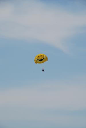 汉密尔, 降落伞, 快乐