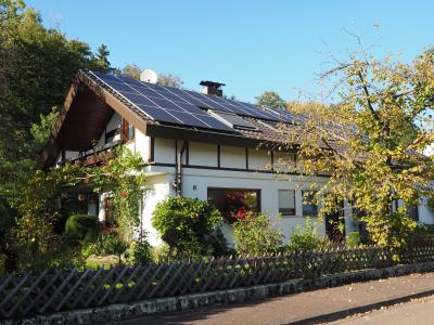 首页, 房子的屋顶, 太阳能电池, 太阳能系统, 花园篱笆, 围栏, 生活