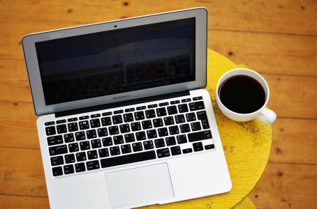 笔记本电脑, 计算机, 杯咖啡, 黄色, 凳子, 茶几, 互联网
