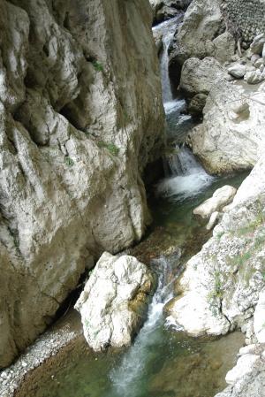 岩石和水, 自然滴水, 流