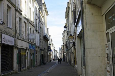 城市的街道, 狭窄的街道, 法国街, 老建筑, 商店街道, 法国商店, 法国购物