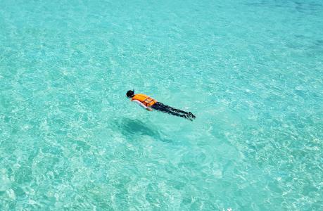 马尔代夫, 浮潜, 游泳, 翡翠, 海, 珊瑚海滩, 蓝色的大海