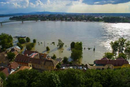 洪水, 多瑙河, 沙袋, 公园, 篮球, 栅栏, 桥梁