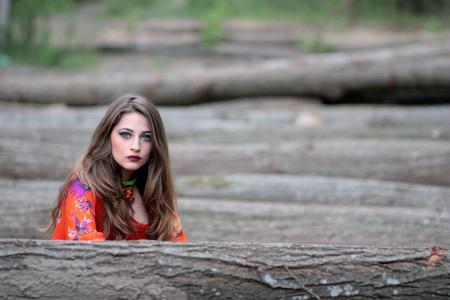 女孩, 橙色, 木材, 木材, 蓝色的眼睛, 美, 孤独