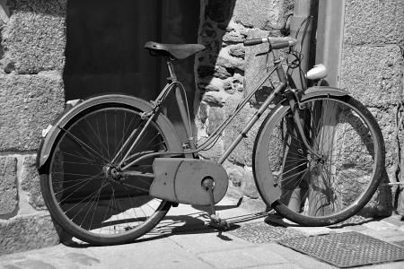 自行车, 自行车, 城市, 两个轮子, 街道, 不寻常, 人行道上