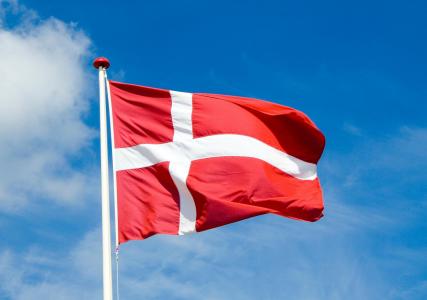 丹麦国旗, 飞行, 挥舞着, 微风, 旗杆, 丹麦语, 符号
