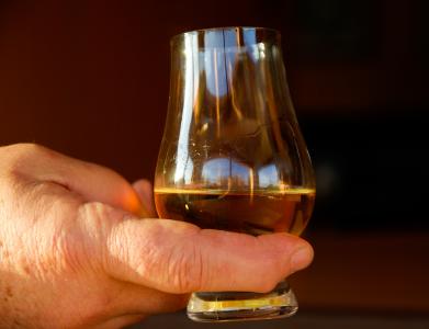 苏格兰, 威士忌酒, 玻璃, 酒精, 反思, 手