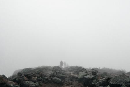 徒步旅行, 徒步旅行者, 徒步旅行, 线索, 背包, 灰色, 雾