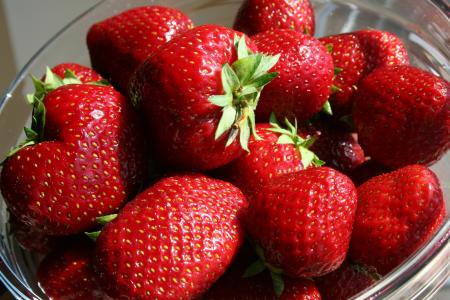 草莓, 浆果, 红色, 令人垂涎, 甜, 在夏季时间