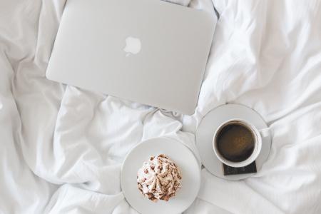 咖啡, 杯, 苹果, 笔记本电脑, 工作, 床上, 卧室