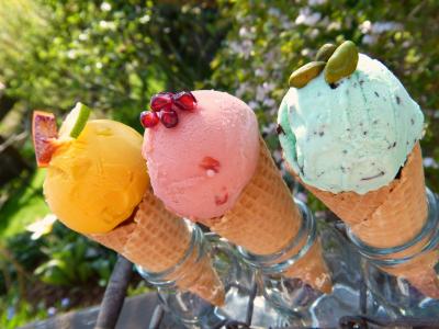 冰激淋, 华夫饼, 蛋卷冰淇淋, 夏季, 冰淇淋的口味, 享受, 草莓冰淇淋