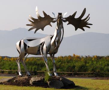 巨型爱尔兰鹿, 金属纪念碑, 爱尔兰