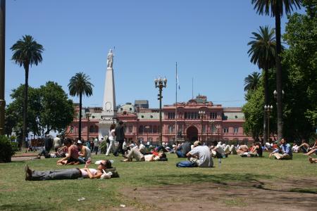 阿根廷, 布宜诺斯艾利斯, 2 de 梅奥广场, casa 宫, 公园, 人, 休息
