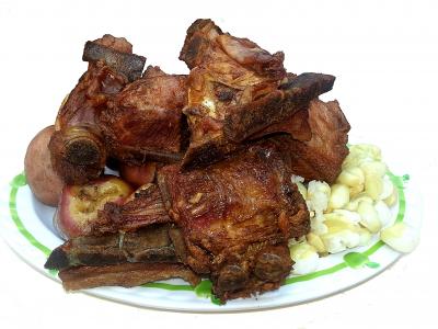 食品, 典型的玻利维亚菜, 猪, 猪肉, 排骨, 尘埃, 猪皮