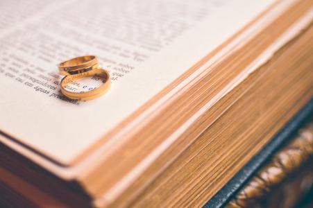 夫妇, 爱, 戒指, 宗教, 书, 婚姻, 圣经 》