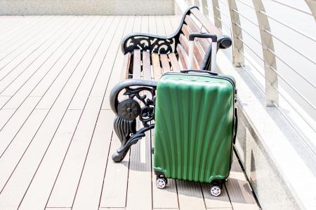 行李, 案例, 砂轮 lugguage, 户外, 绿色的颜色, 没有人, 白天