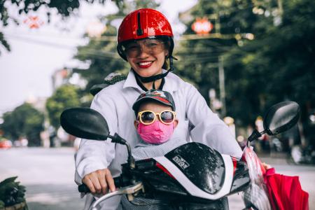 母亲, 儿子, 骑马, 摩托车, 头盔, 眼镜, 道路