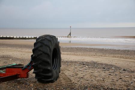 沙滩上的轮胎, 海边, 海滩, 轮胎, 海, 沙子, 水
