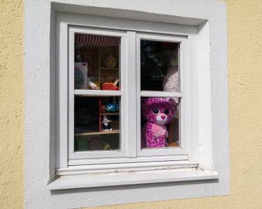 窗口, 娃娃, 谷歌熊, 窗框, hauswand, 首页, 玩具