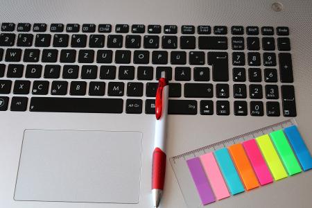 笔记本电脑, 键盘, 笔记本, 钢笔, 粘滞便笺