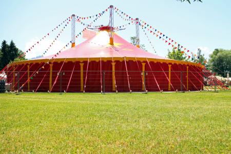 马戏团, 帐篷, 马戏团帐篷, 红色, 草甸, 自然, 马戏在绿色