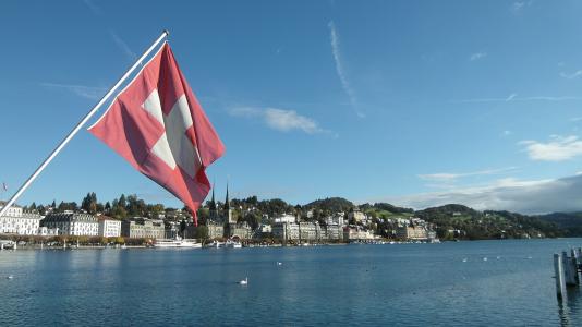 卢塞恩, 卢塞恩湖区, 瑞士国旗, 国旗, 宫廷, 天空, 水