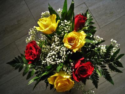 束玫瑰花, 红黄玫瑰, 他喜欢花, 玫瑰, 花束, 爱的象征, 情人节那天