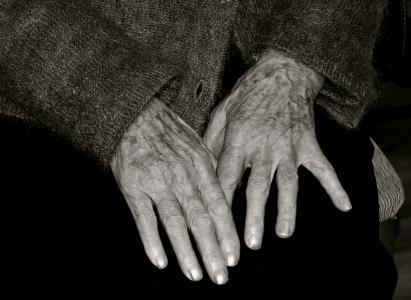 老年妇女, 祖母, 年龄, 高级成人, 人类的手, 人, 皱纹