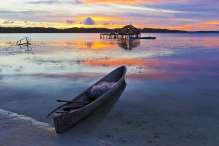 景观, 入江, 在黄昏, 印度尼西亚, 哈马黑拉岛, 南部的国家, 独木舟