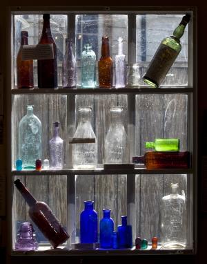 旧瓶, 显示, 彩色的玻璃, 玻璃, 老, 年份, 木材