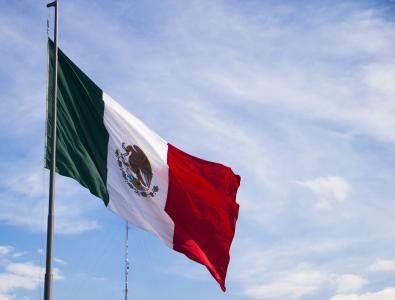 国旗, 墨西哥, 天空, 徽章, 旗杆, 云彩, 墨西哥的旗子
